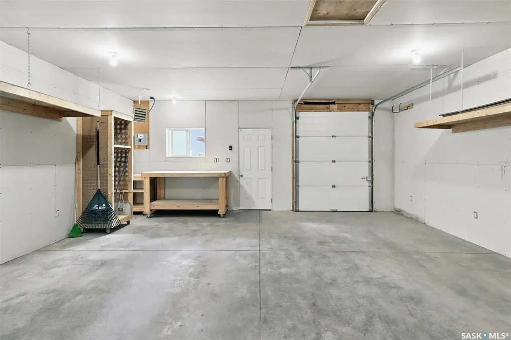406 27th Street W Saskatoon SK S7L 0J9