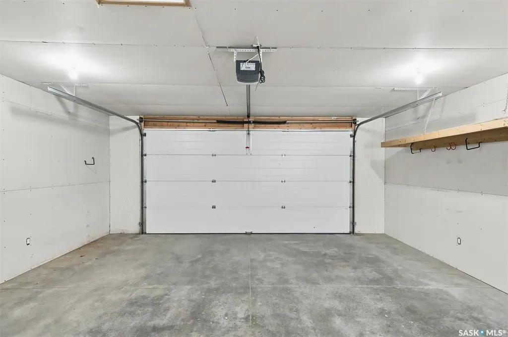 406 27th Street W Saskatoon SK S7L 0J9