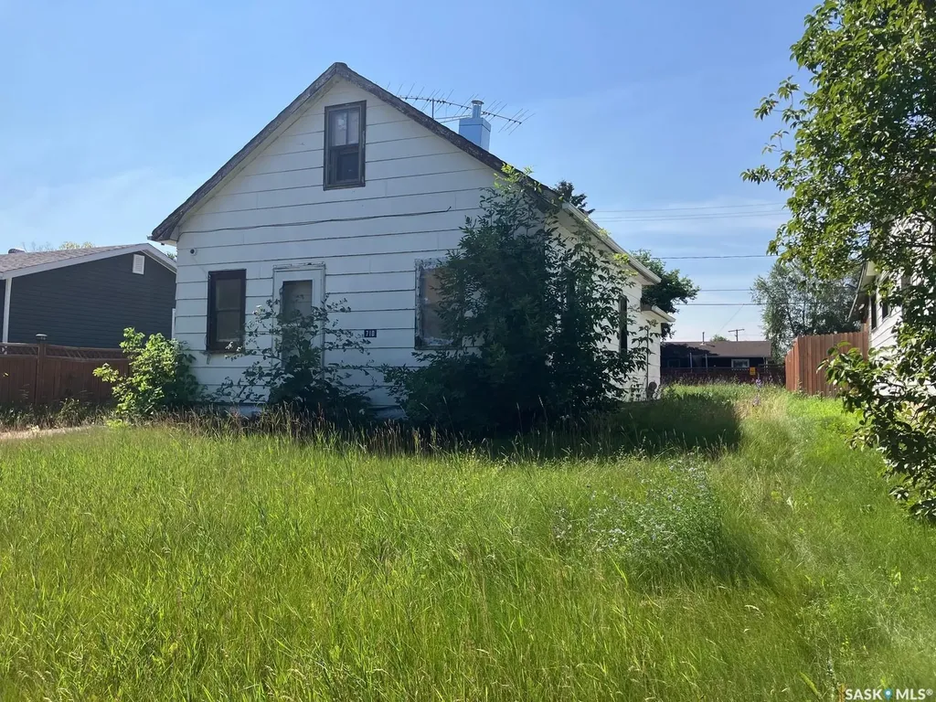 710 9th Avenue W Nipawin SK S0E 1E0