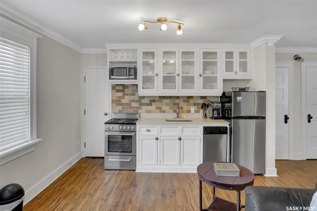 2216 Lorne Street Regina SK S4P 2M7