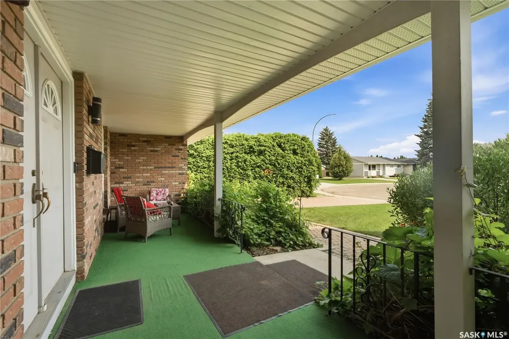 225 Clearwater Court Saskatoon SK S7K 3Y9