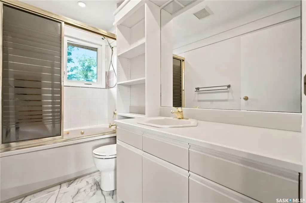 225 Clearwater Court Saskatoon SK S7K 3Y9