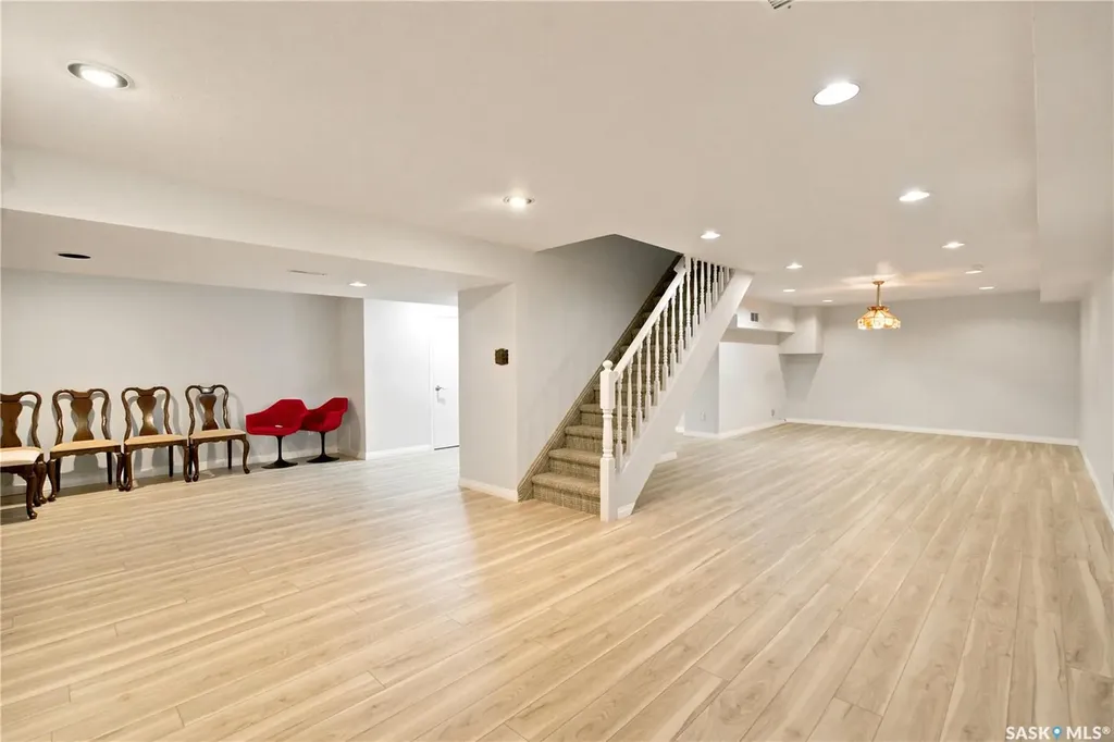 225 Clearwater Court Saskatoon SK S7K 3Y9