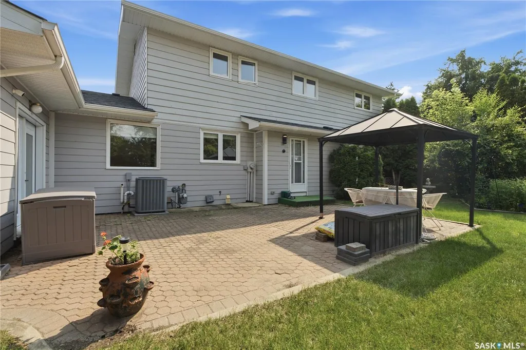 225 Clearwater Court Saskatoon SK S7K 3Y9