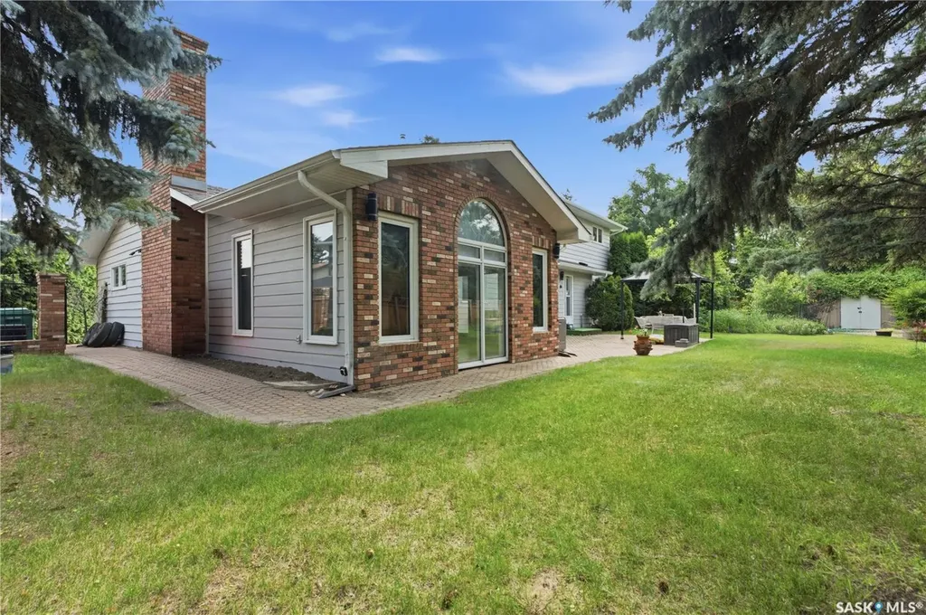 225 Clearwater Court Saskatoon SK S7K 3Y9