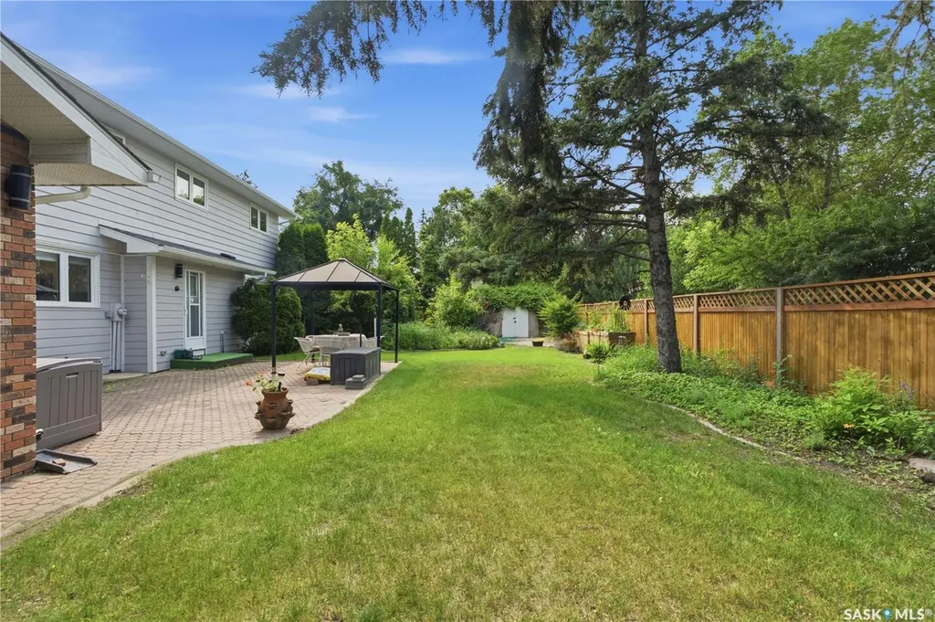 225 Clearwater Court Saskatoon SK S7K 3Y9