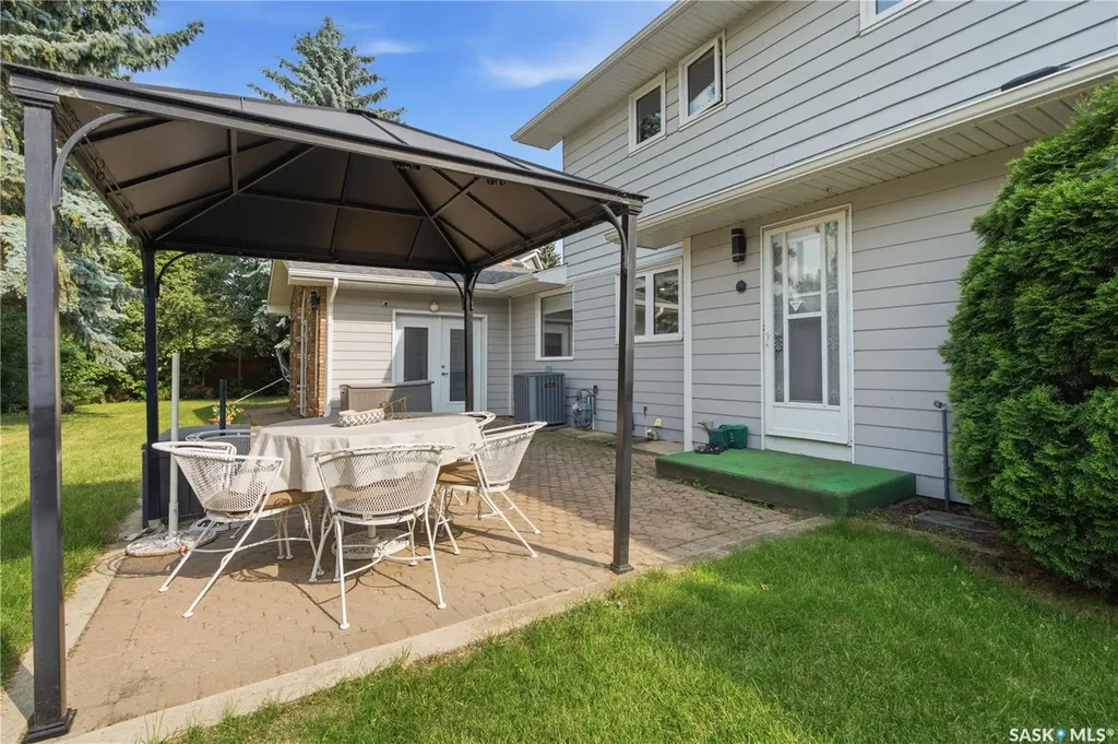 225 Clearwater Court Saskatoon SK S7K 3Y9