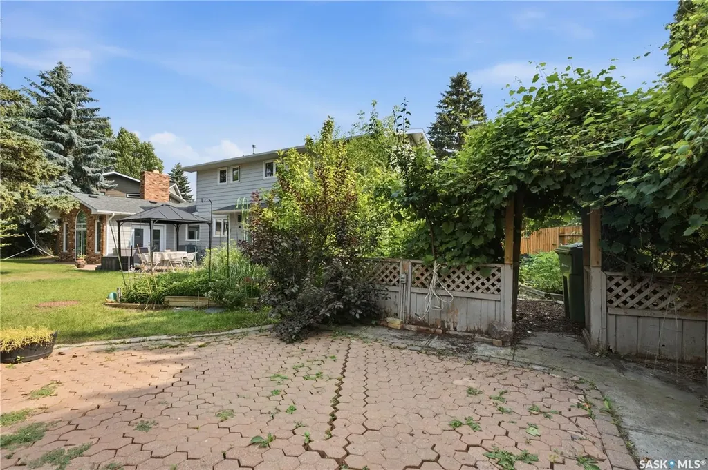 225 Clearwater Court Saskatoon SK S7K 3Y9