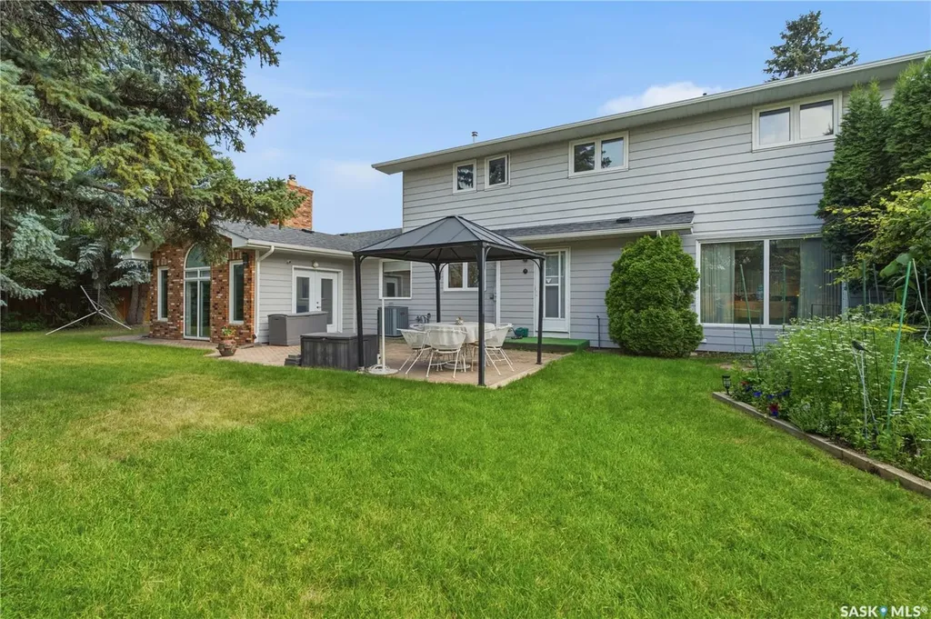 225 Clearwater Court Saskatoon SK S7K 3Y9
