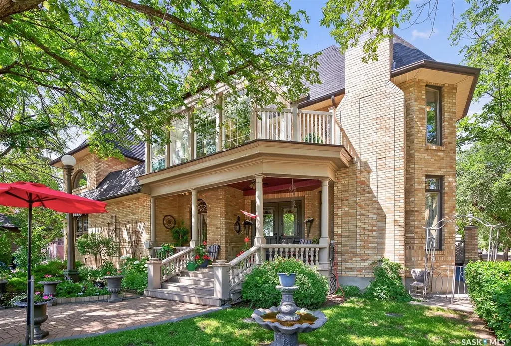 220 Hall Street W Moose Jaw SK S6H 2R3