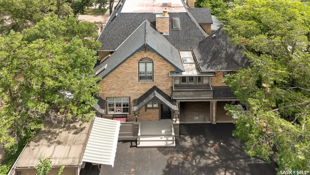 220 Hall Street W Moose Jaw SK S6H 2R3
