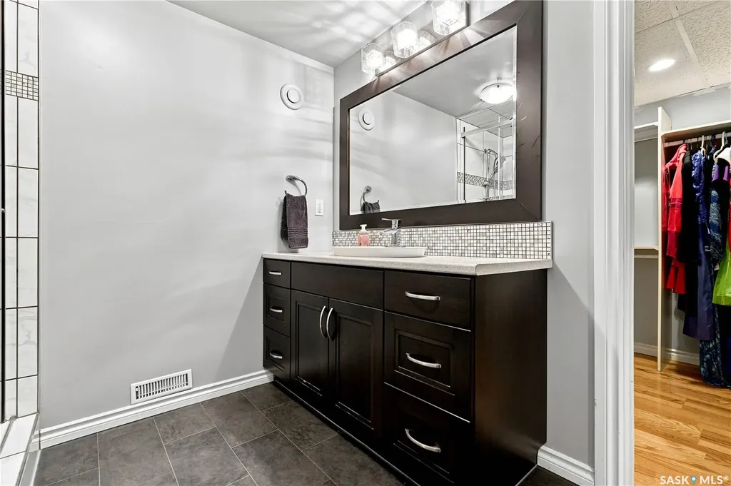 431 Rogers Court Saskatoon SK S7N 3W9