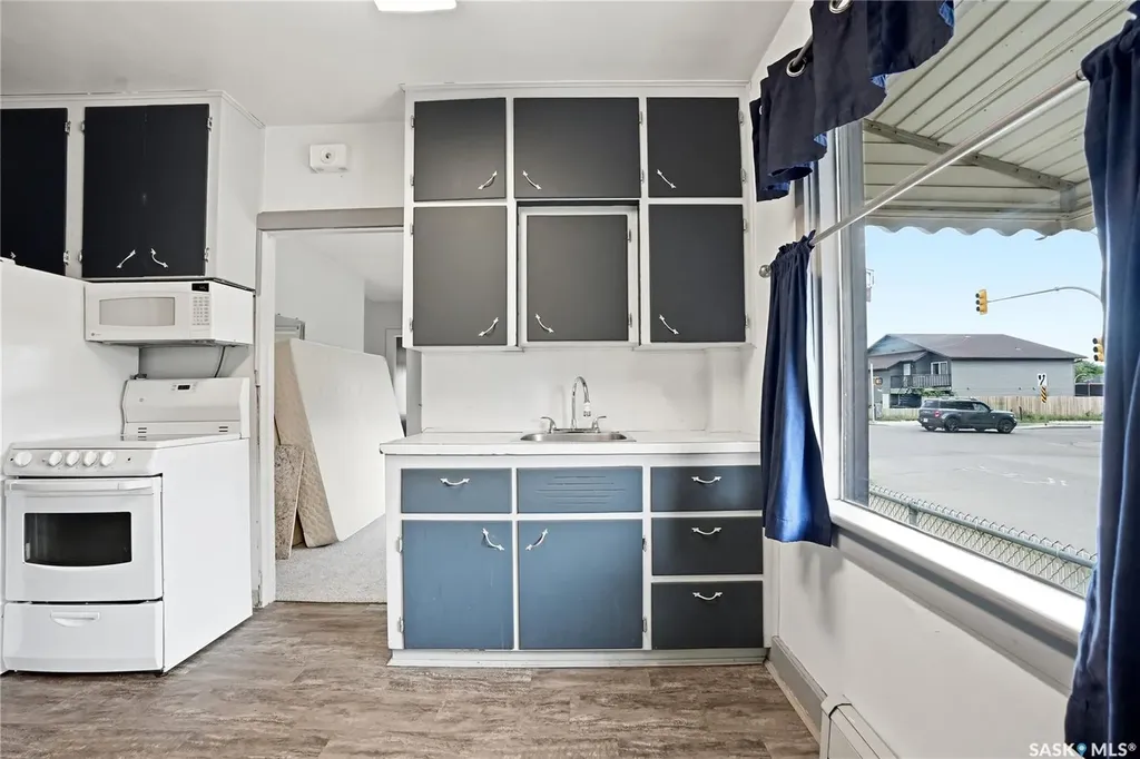 201 P Avenue N Saskatoon SK S7L 2V6