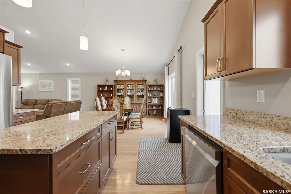 1135 Pringle Way Saskatoon SK S7T 0V5