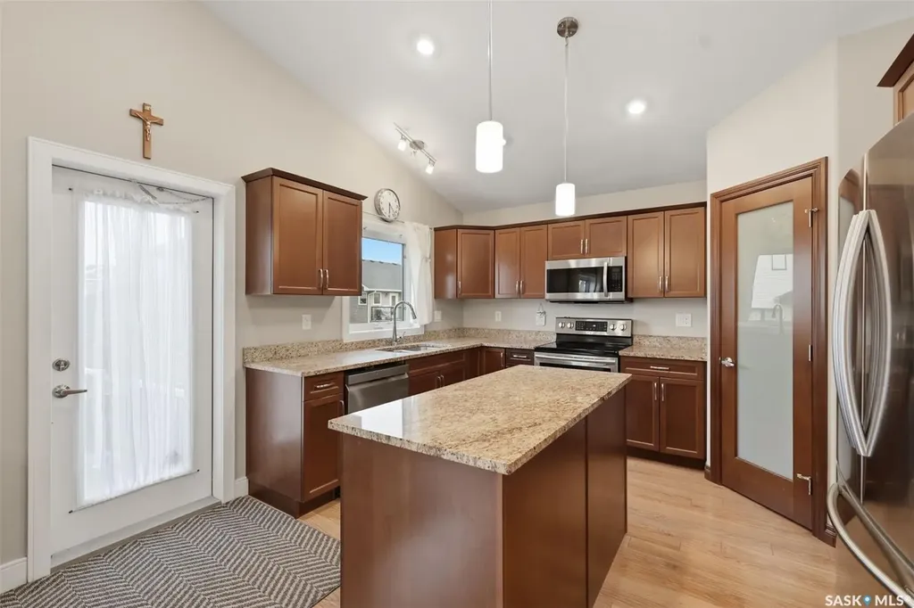 1135 Pringle Way Saskatoon SK S7T 0V5