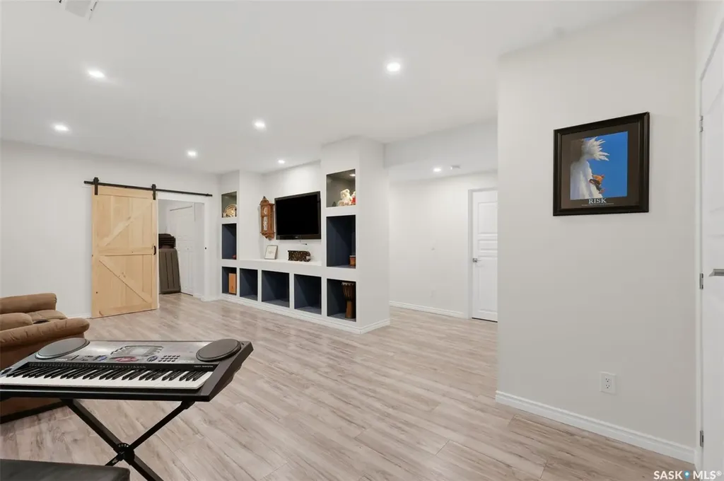 1135 Pringle Way Saskatoon SK S7T 0V5