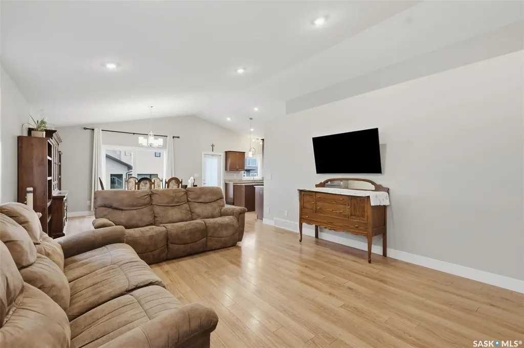 1135 Pringle Way Saskatoon SK S7T 0V5
