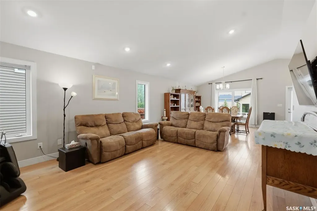 1135 Pringle Way Saskatoon SK S7T 0V5