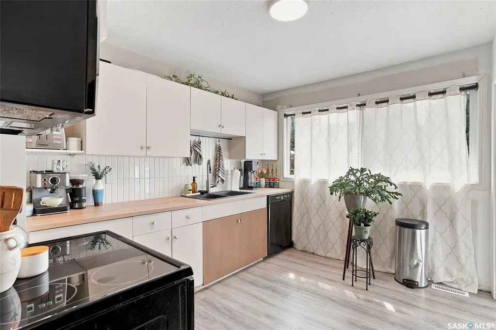 421 Y Avenue S Saskatoon SK S7M 3J8