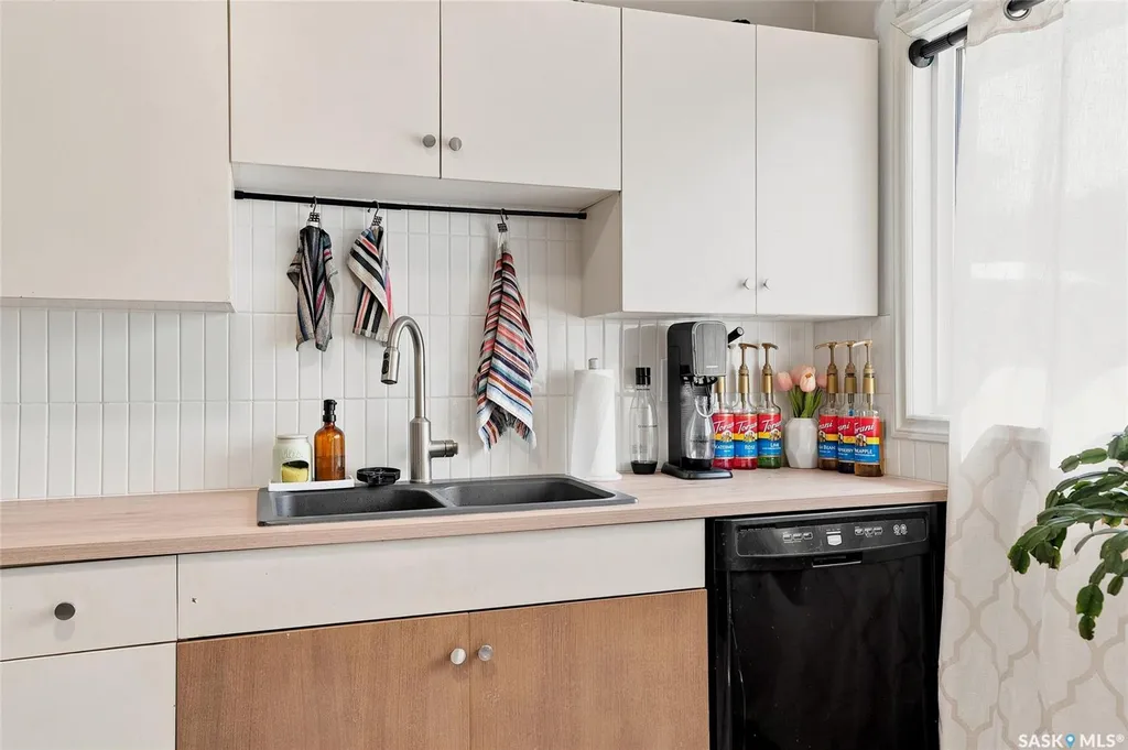 421 Y Avenue S Saskatoon SK S7M 3J8