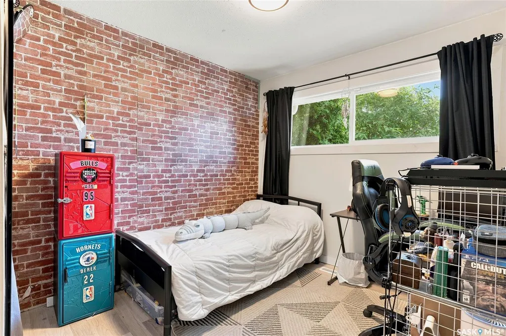 421 Y Avenue S Saskatoon SK S7M 3J8