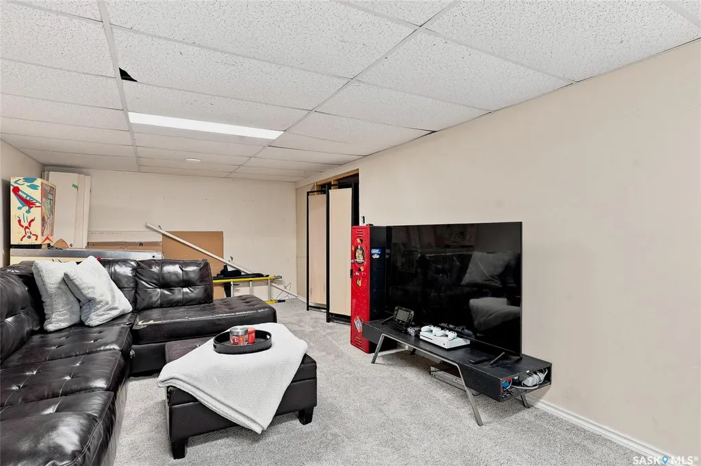 421 Y Avenue S Saskatoon SK S7M 3J8