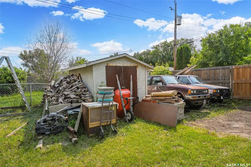 421 Y Avenue S Saskatoon SK S7M 3J8