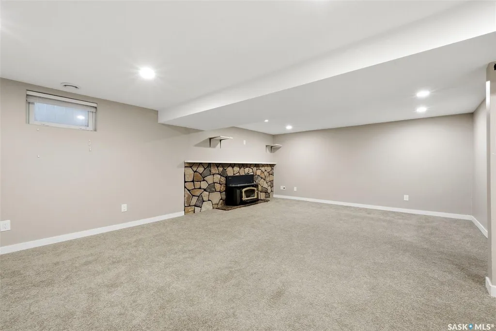 75 Rothwell Crescent Regina SK S4N 1R5