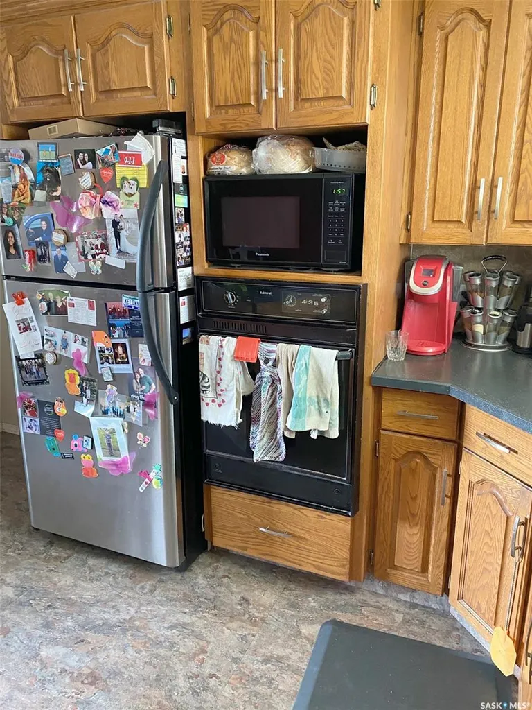 105 Assiniboia Avenue Assiniboia SK S0H 0B0