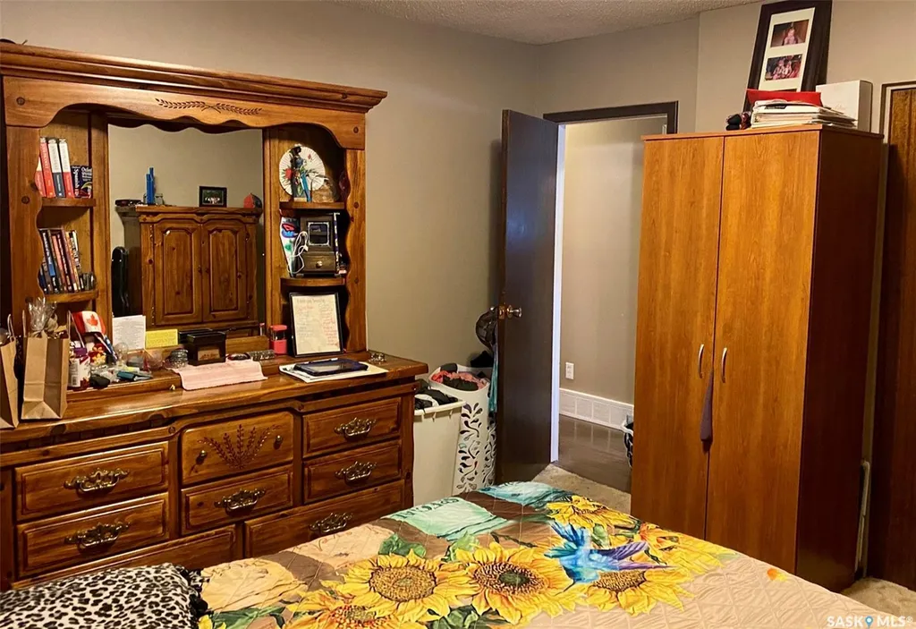 105 Assiniboia Avenue Assiniboia SK S0H 0B0