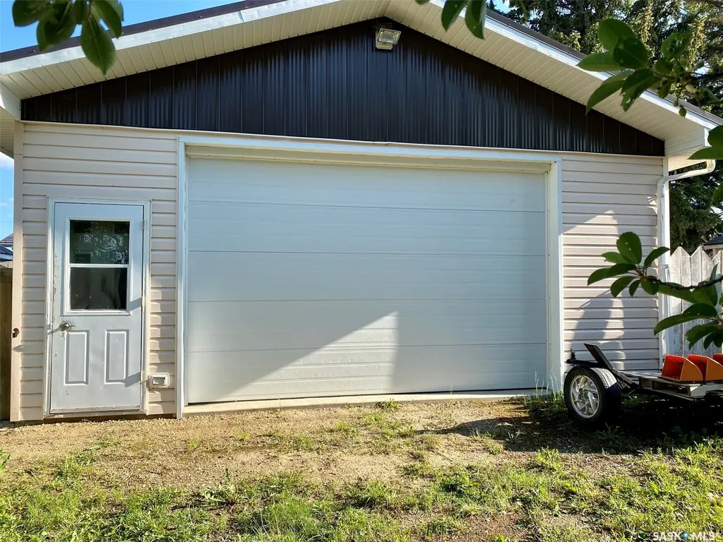 105 Assiniboia Avenue Assiniboia SK S0H 0B0