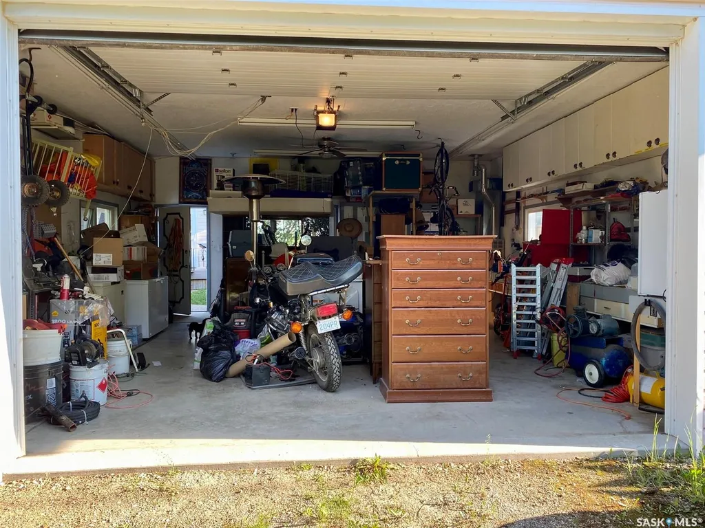 105 Assiniboia Avenue Assiniboia SK S0H 0B0