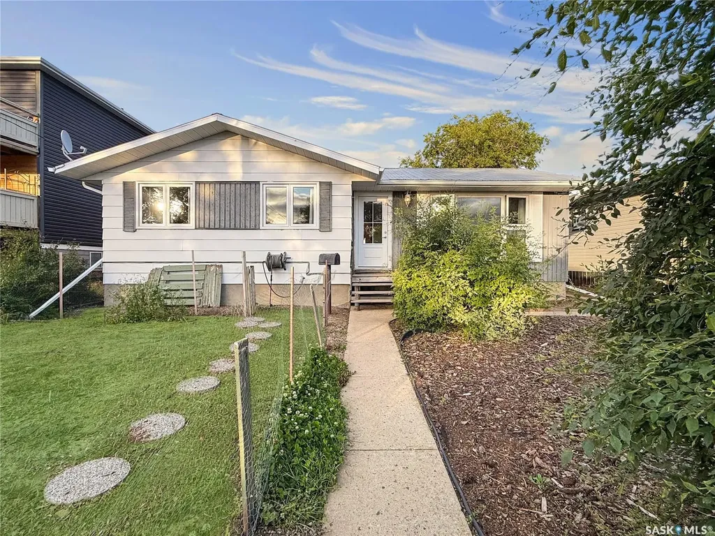 33 7th Avenue NE Swift Current SK S9H 2N2