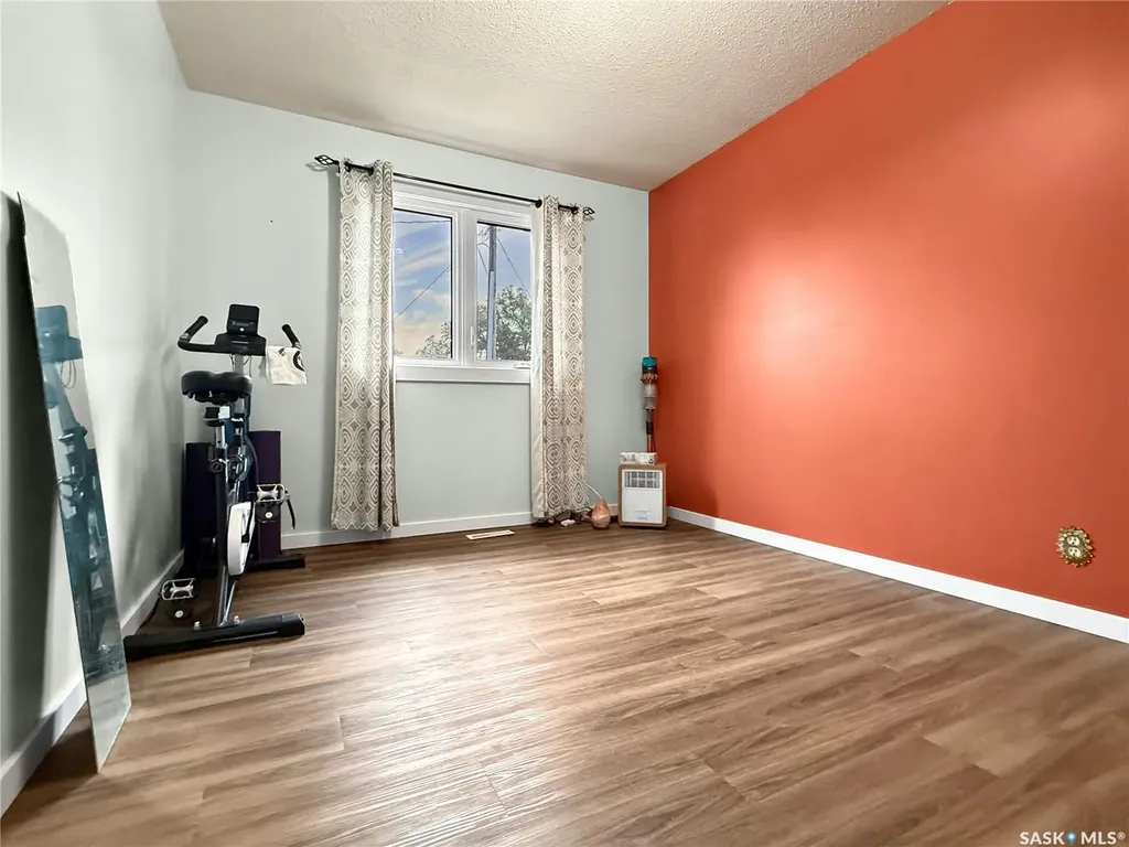 33 7th Avenue NE Swift Current SK S9H 2N2