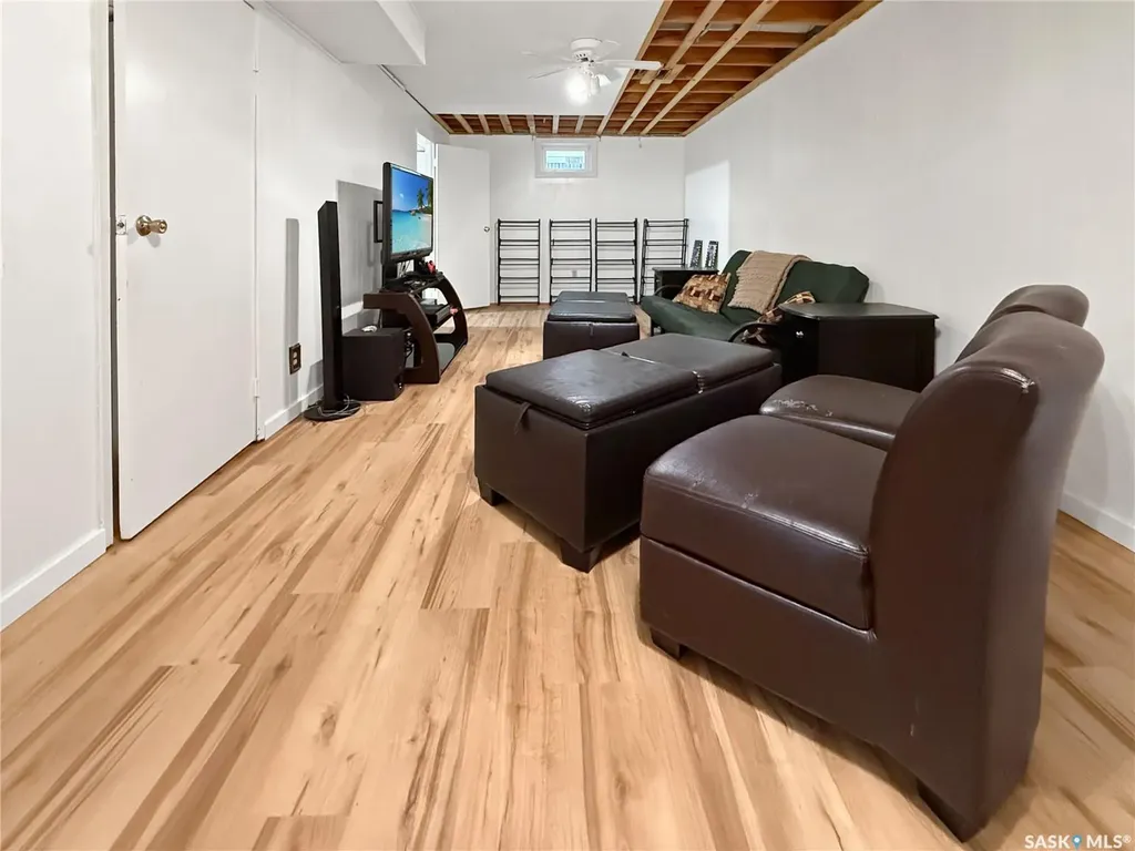 33 7th Avenue NE Swift Current SK S9H 2N2
