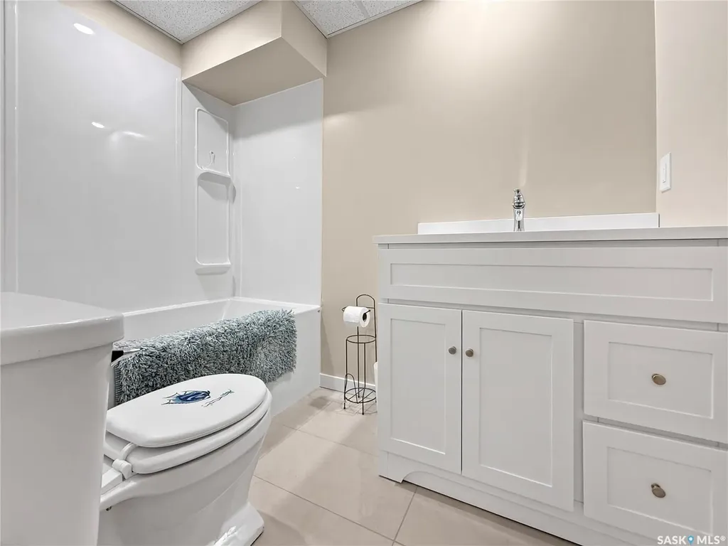 33 7th Avenue NE Swift Current SK S9H 2N2