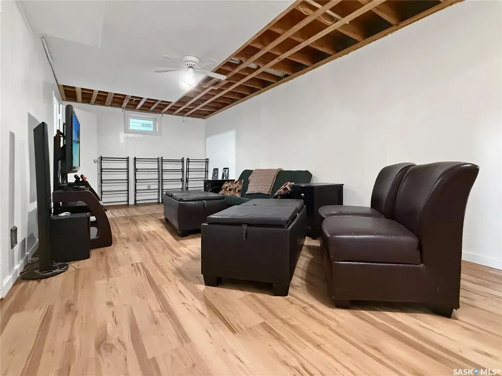 33 7th Avenue NE Swift Current SK S9H 2N2