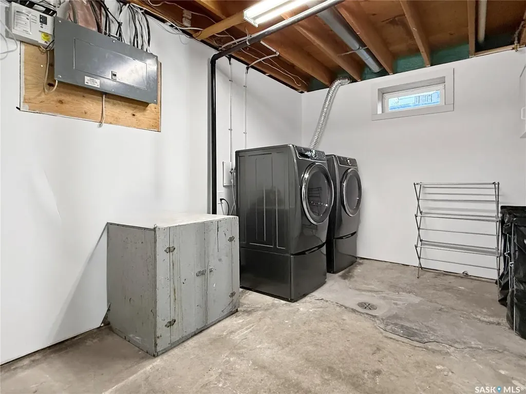 33 7th Avenue NE Swift Current SK S9H 2N2