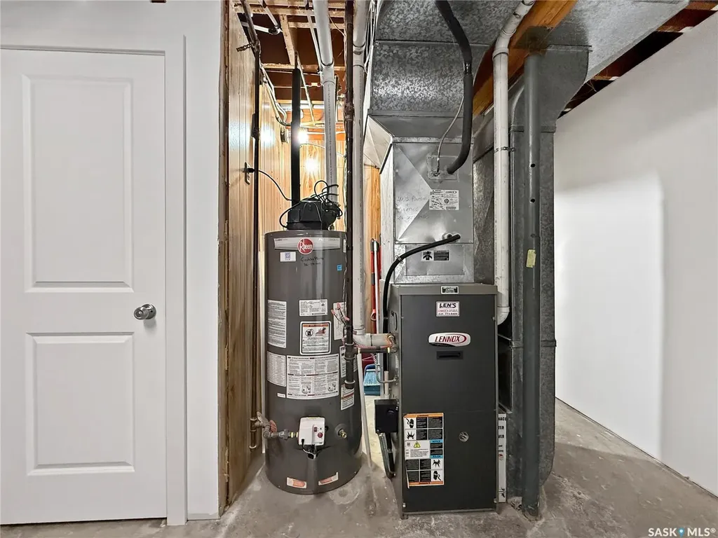 33 7th Avenue NE Swift Current SK S9H 2N2