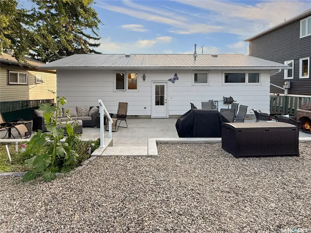 33 7th Avenue NE Swift Current SK S9H 2N2