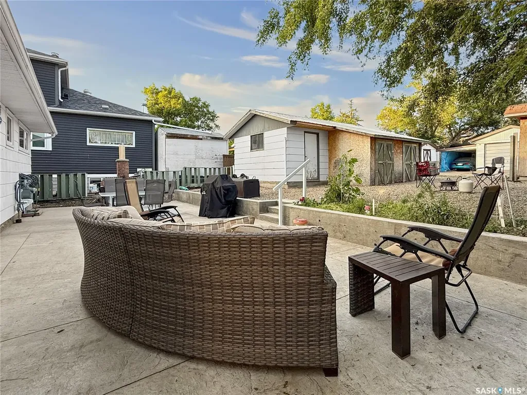 33 7th Avenue NE Swift Current SK S9H 2N2
