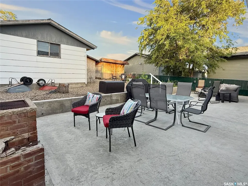 33 7th Avenue NE Swift Current SK S9H 2N2