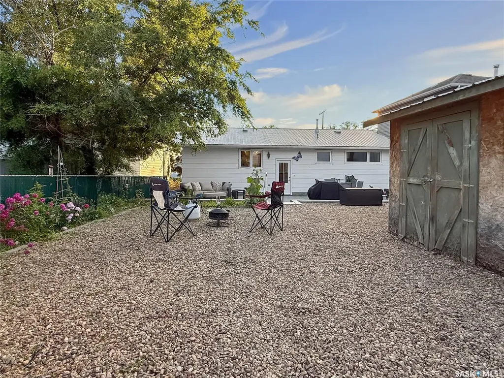 33 7th Avenue NE Swift Current SK S9H 2N2