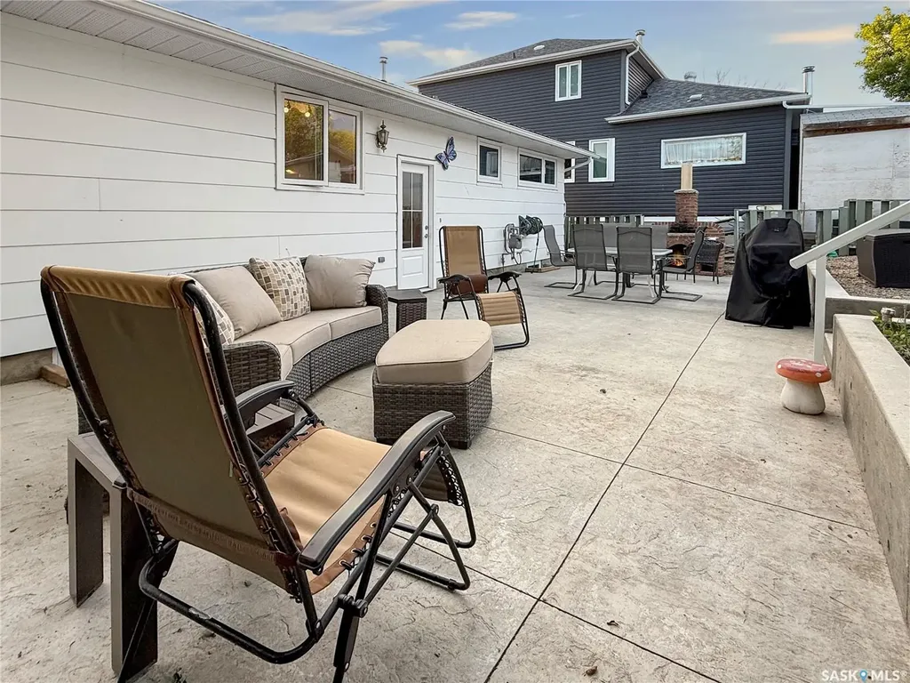 33 7th Avenue NE Swift Current SK S9H 2N2