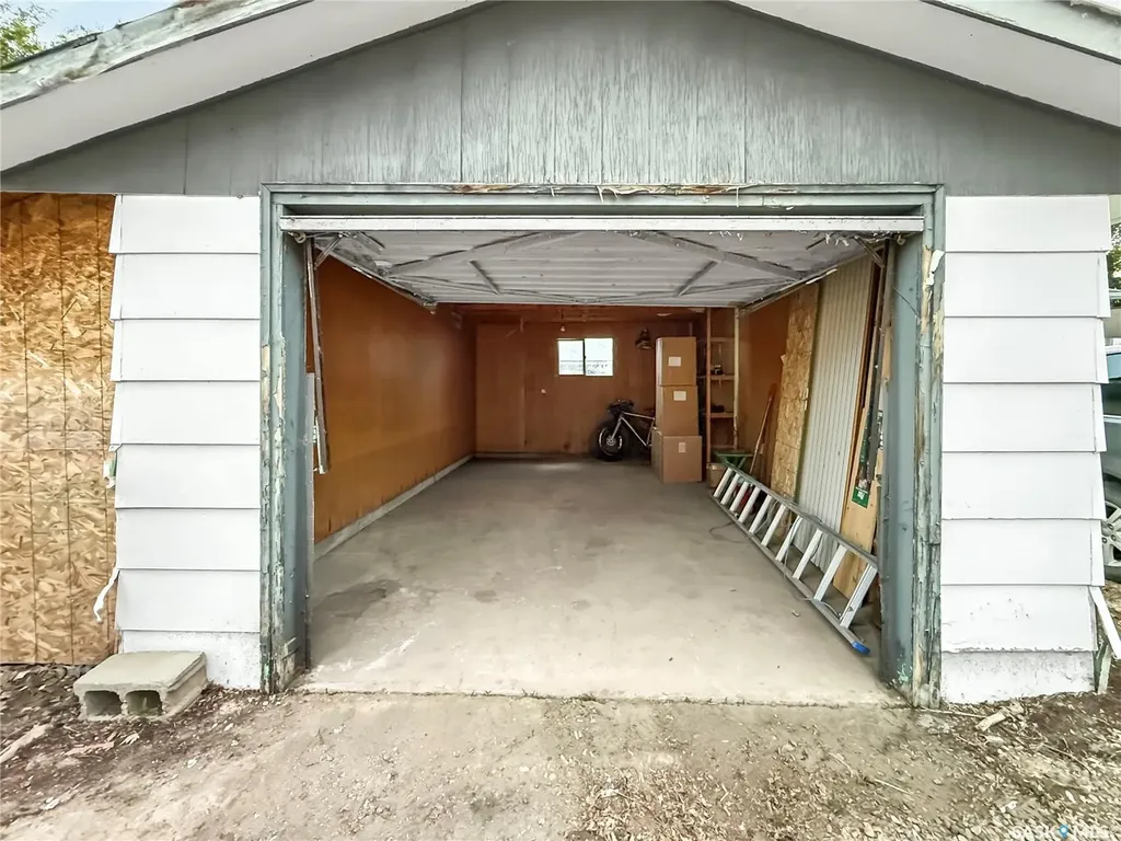 33 7th Avenue NE Swift Current SK S9H 2N2