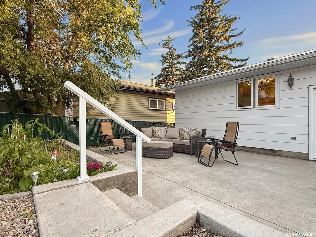 33 7th Avenue NE Swift Current SK S9H 2N2