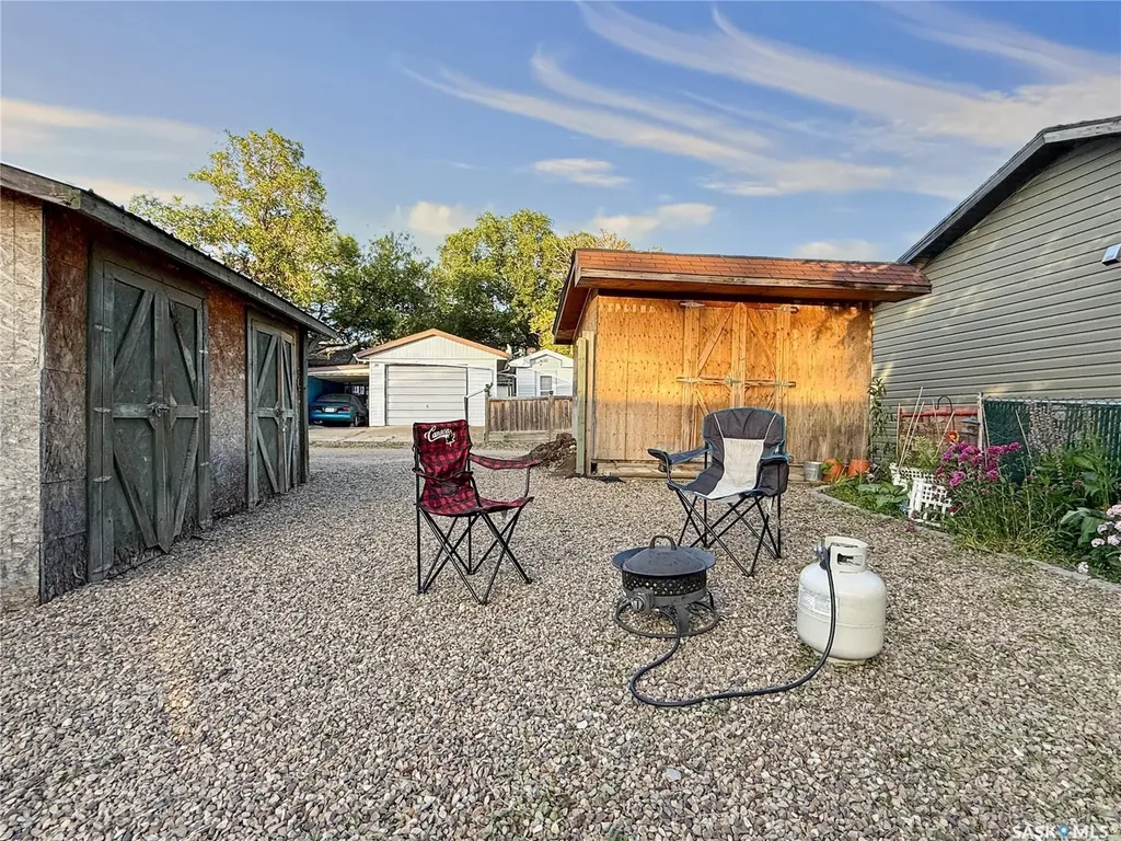 33 7th Avenue NE Swift Current SK S9H 2N2