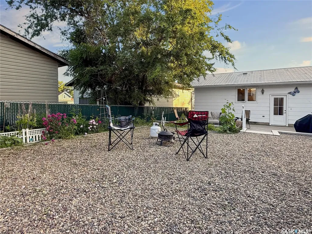 33 7th Avenue NE Swift Current SK S9H 2N2