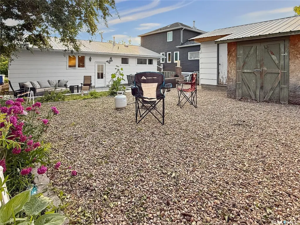 33 7th Avenue NE Swift Current SK S9H 2N2