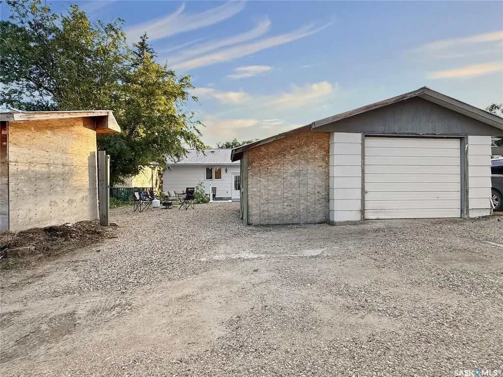 33 7th Avenue NE Swift Current SK S9H 2N2